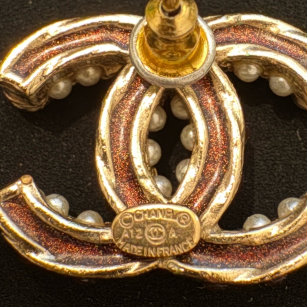 Vintage Chanel coco mark gold plated stud earring with faux pearls with box - Picture 6 of 12